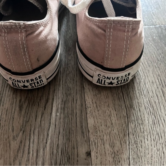 Converse Pink and White Canvas Sneakers
Missing insoles* - Picture 2 of 5